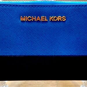 New without tags Michael Kors Two Tone Navy Blues Tote Bag